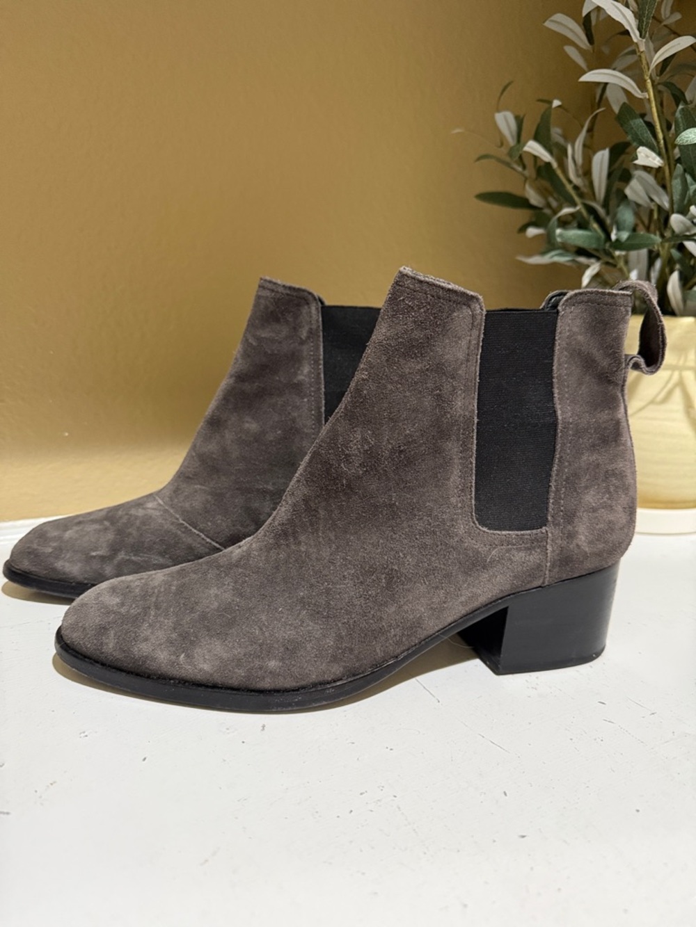 rag & bone Suede Chelsea Ankle Boots in Gray